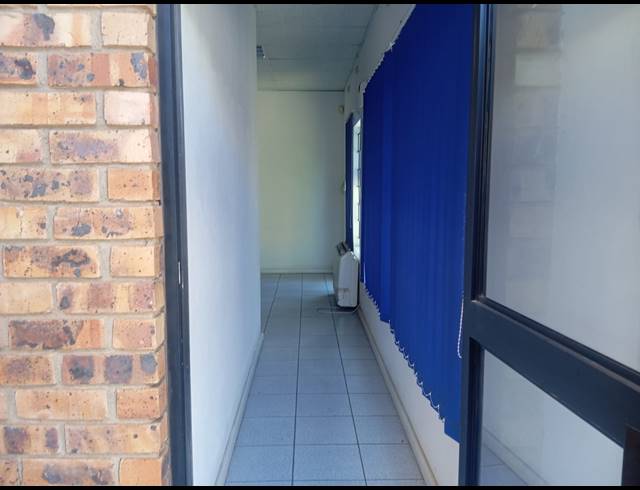 137M² OFFICE TO LET IN ROCKY DRIFT